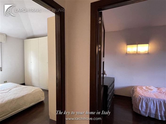 Image No.10-5 Bed Villa for sale