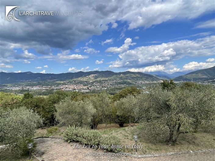 Image No.2-5 Bed Villa for sale