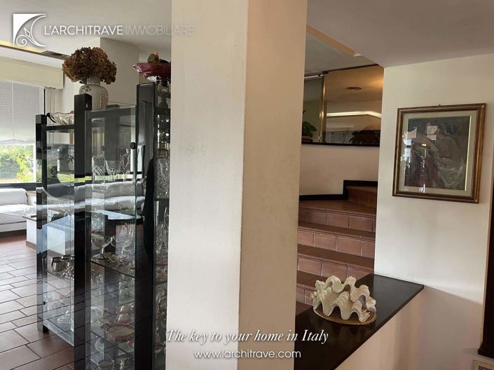 Image No.8-5 Bed Villa for sale