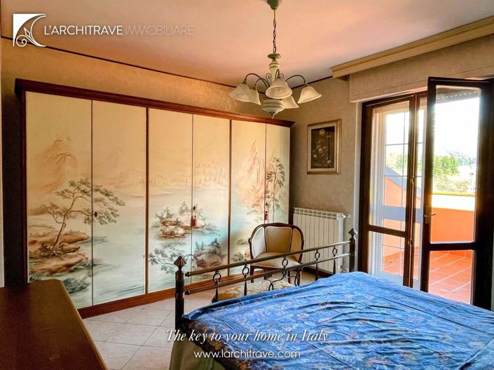 Image No.11-2 Bed House for sale