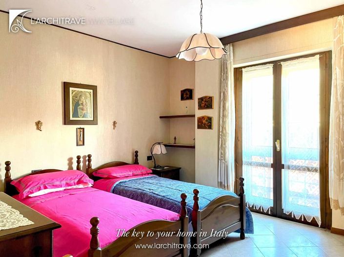 Image No.13-2 Bed House for sale