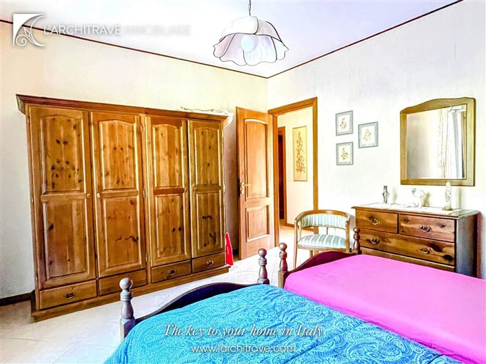 Image No.15-2 Bed House for sale