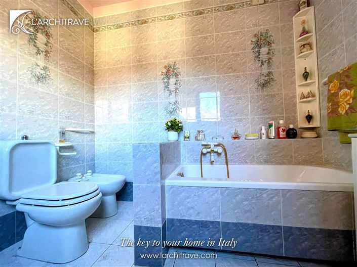 Image No.22-2 Bed House for sale