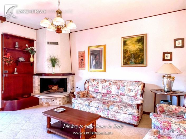 Image No.5-2 Bed House for sale