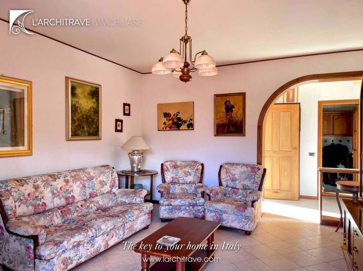 Image No.6-2 Bed House for sale