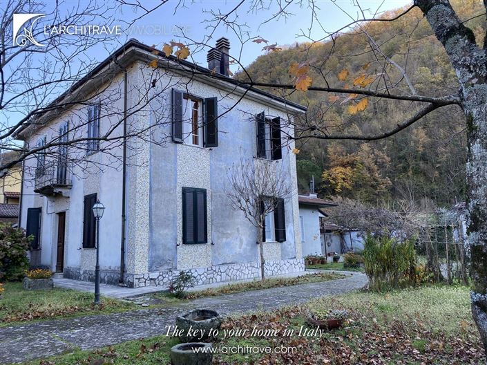 Image No.1-Villa de 4 chambres à vendre à Licciana Nardi