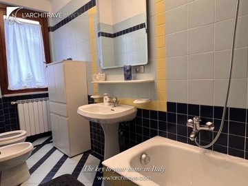 accea0c0-c1eb-3fa1-3449-ae18826af66a