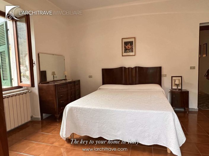 Image No.12-3 Bed House for sale