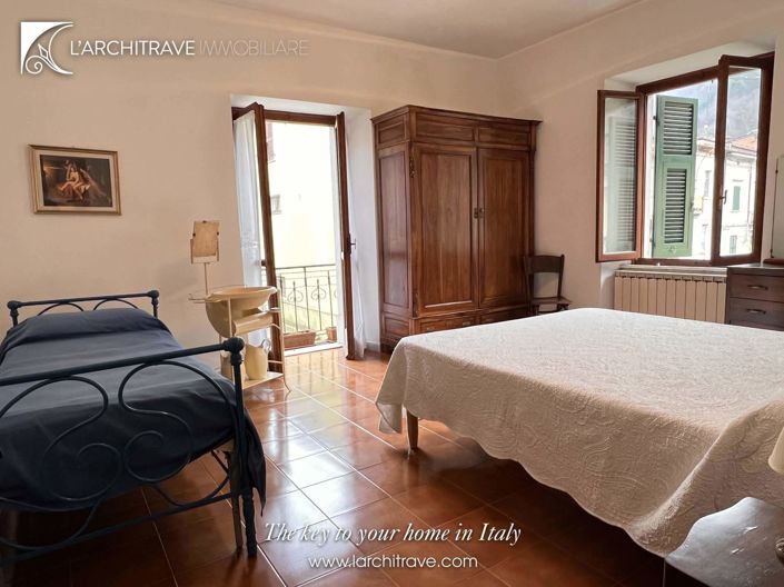 Image No.8-3 Bed House for sale