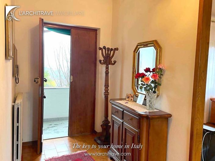 Image No.2-Villa de 4 chambres à vendre à Comano