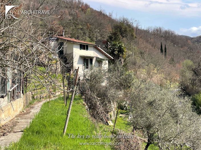 Image No.1-Villa de 3 chambres à vendre à Fivizzano