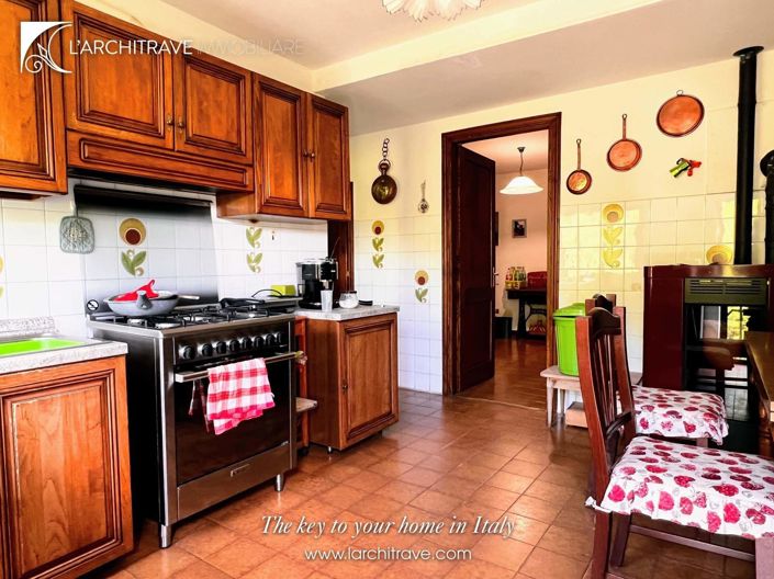 Image No.10-3 Bed House for sale