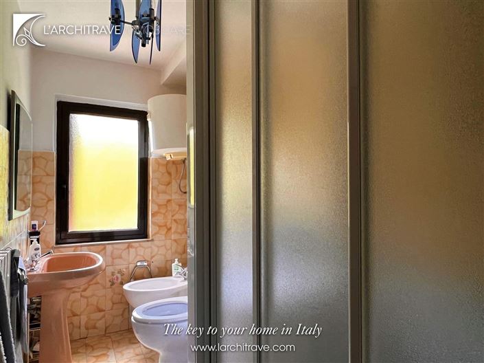 Image No.10-3 Bed House for sale