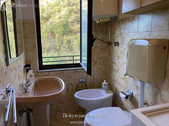 Image No.11-3 Bed House for sale