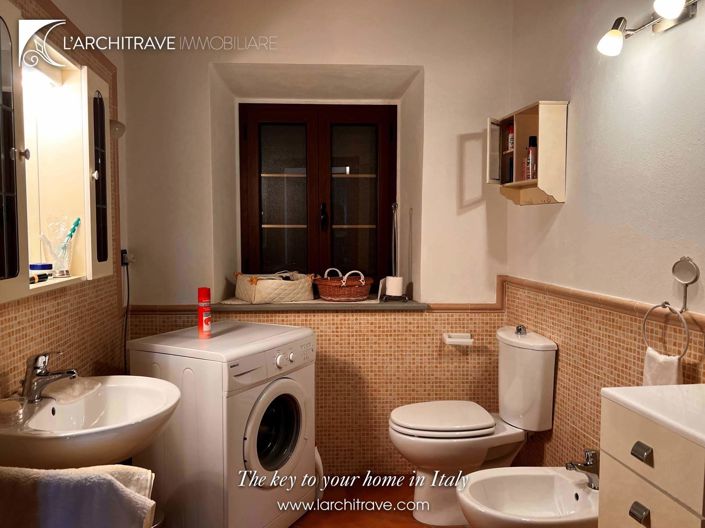 Image No.11-2 Bed House for sale