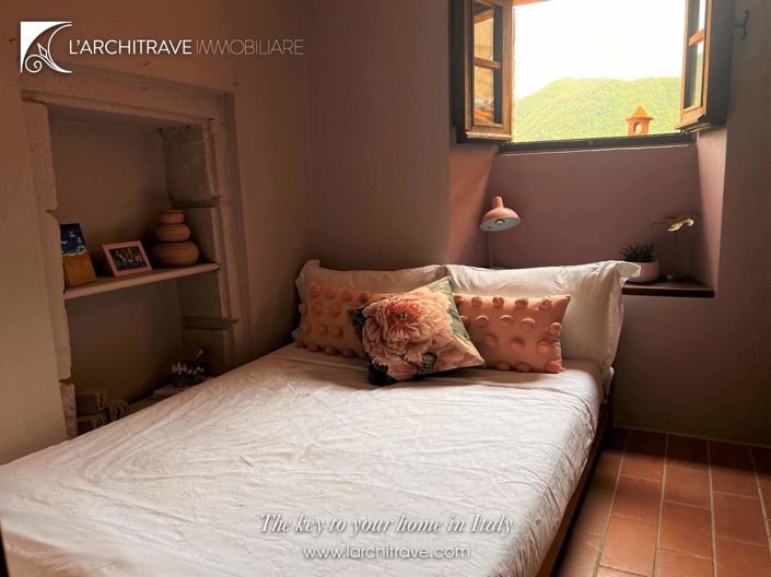 Image No.16-4 Bed House for sale