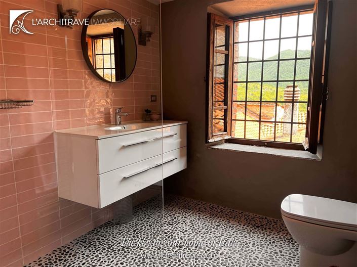 Image No.22-4 Bed House for sale