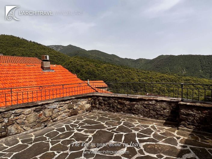 Image No.3-4 Bed House for sale