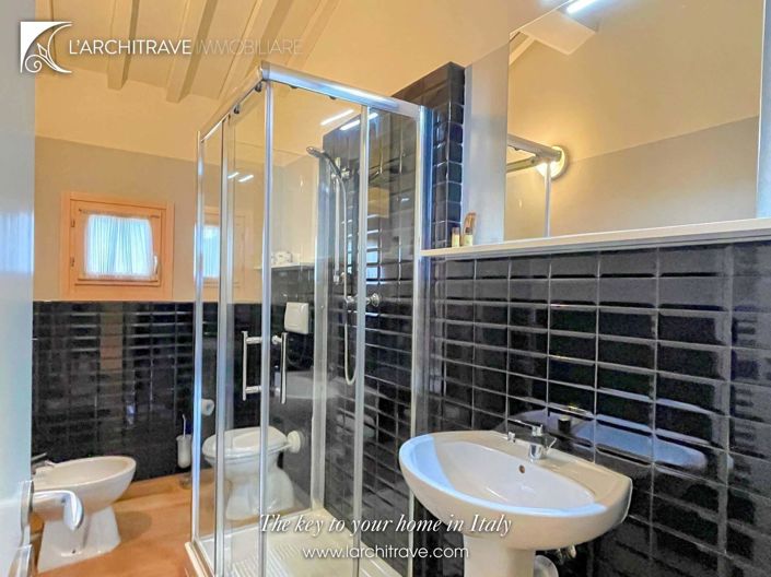 Image No.11-2 Bed House for sale