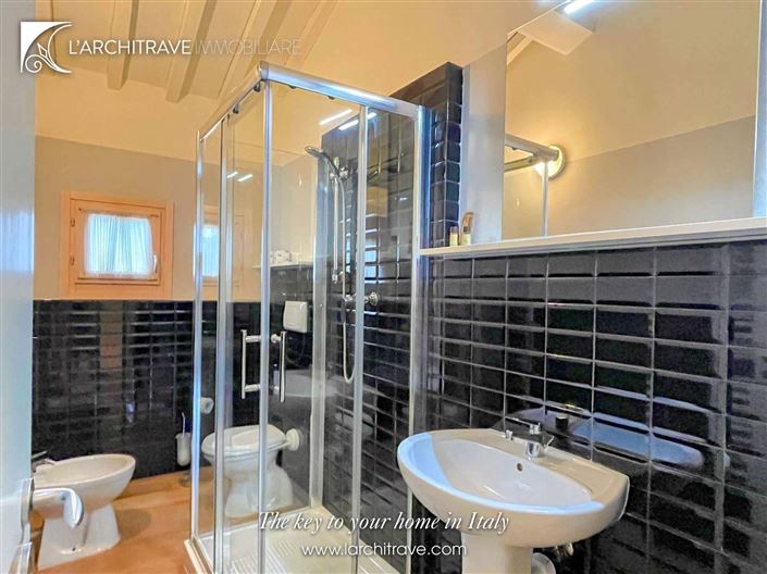 Image No.11-2 Bed House for sale