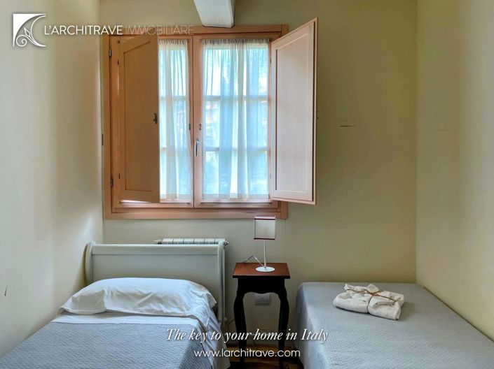 Image No.20-2 Bed House for sale