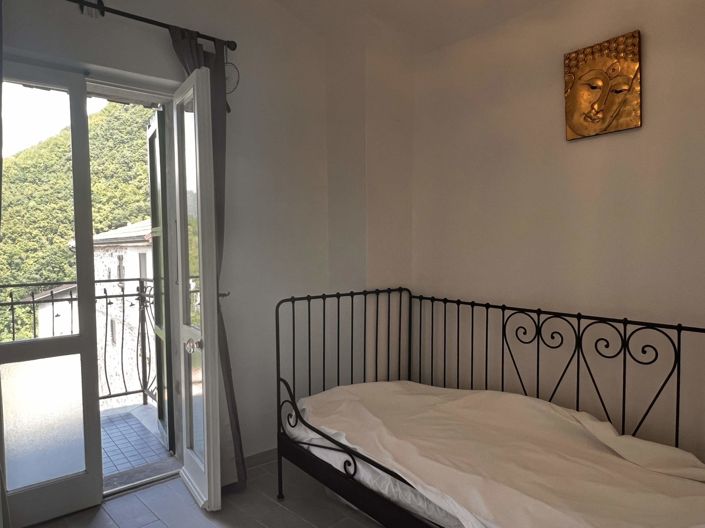 Image No.8-2 Bed House for sale