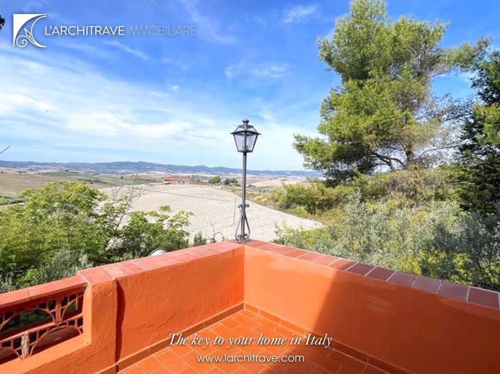 Image No.2-5 Bed Villa for sale