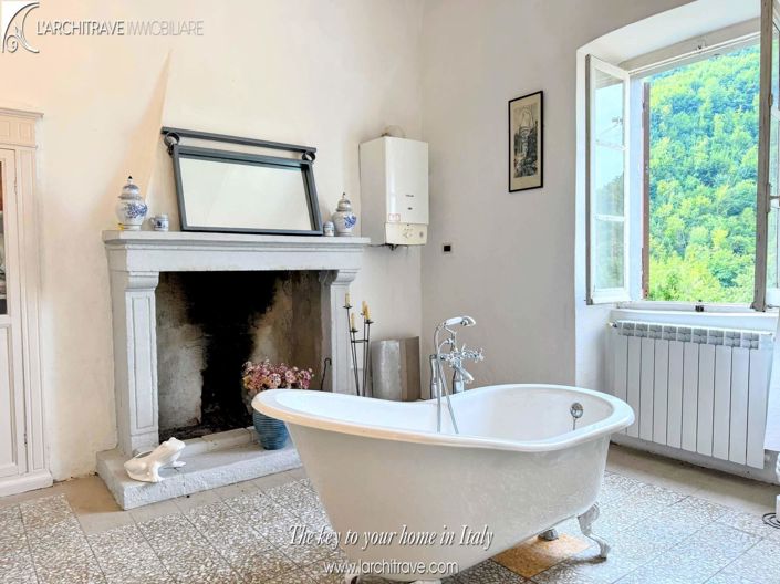 Image No.13-Villa de 6 chambres à vendre à Licciana Nardi