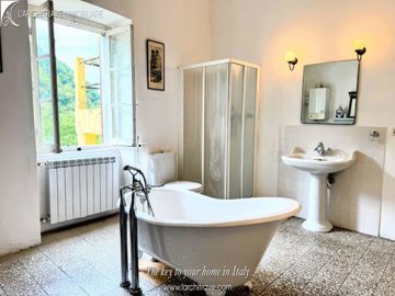 b4067774-f8de-bf5f-27c2-04a0637bbfbc