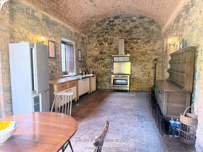 Image No.5-Villa de 6 chambres à vendre à Licciana Nardi