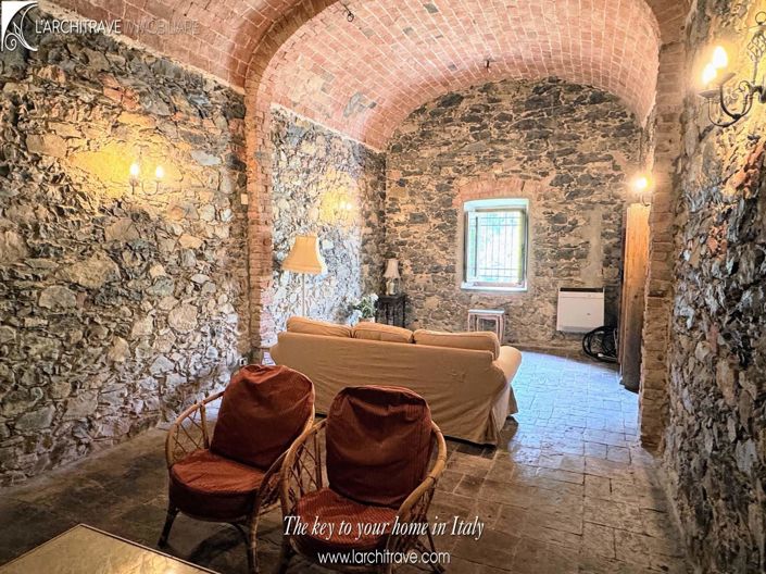 Image No.6-Villa de 6 chambres à vendre à Licciana Nardi