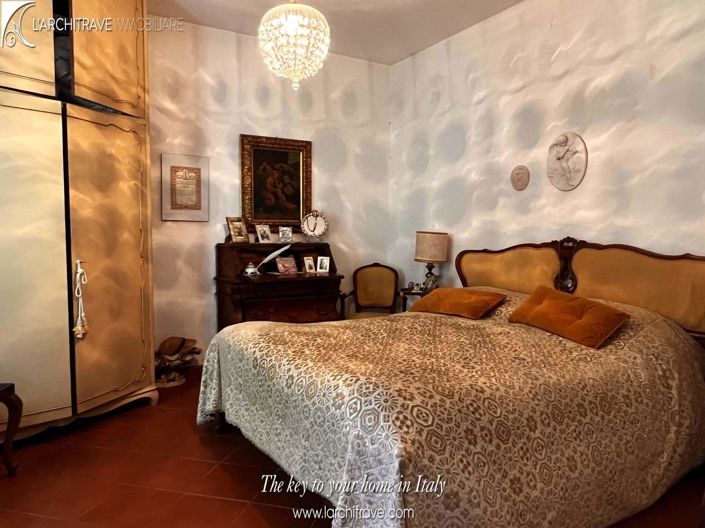 Image No.8-4 Bed House for sale