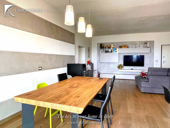 Image No.5-2 Bed House for sale