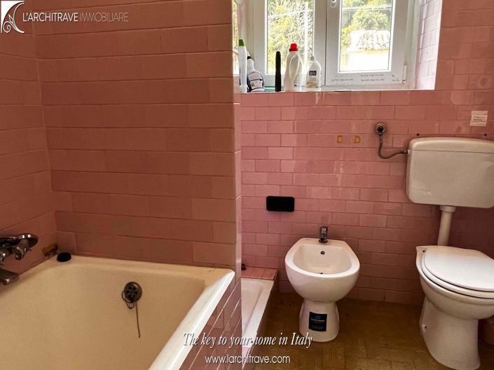 Image No.10-5 Bed Villa for sale