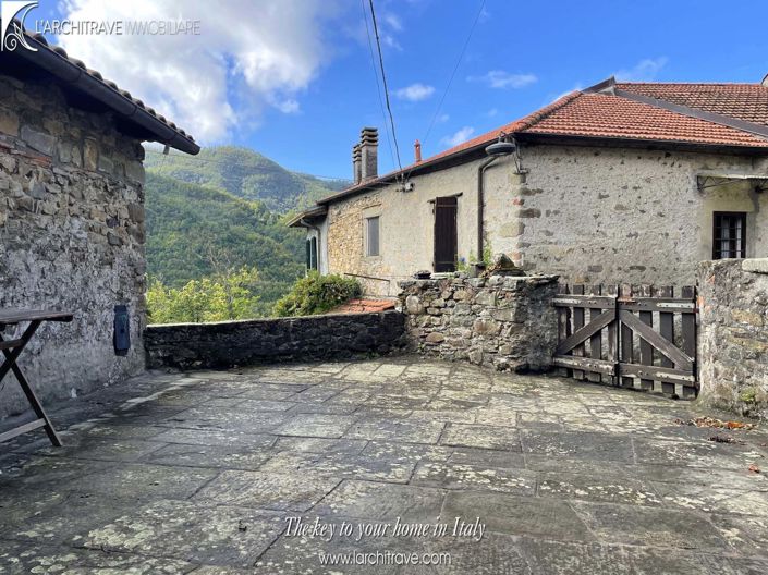 Image No.8-Villa de 4 chambres à vendre à Licciana Nardi