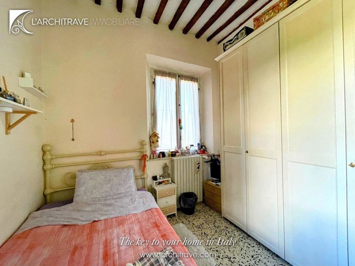 Image No.11-3 Bed House for sale