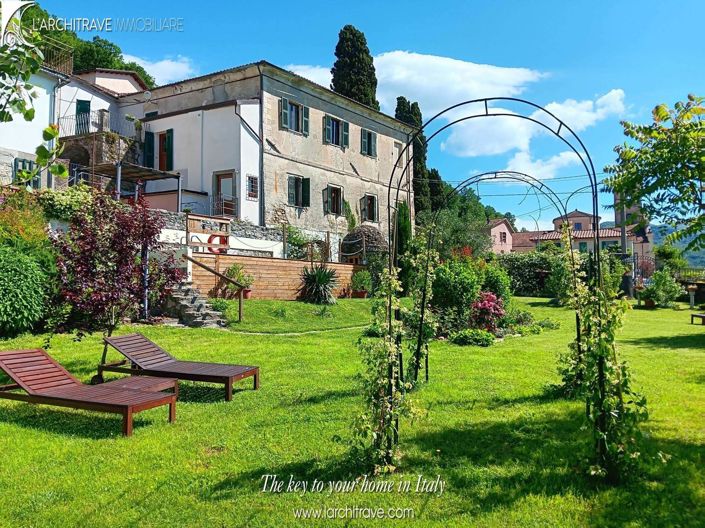 Image No.1-Villa de 7 chambres à vendre à Licciana Nardi