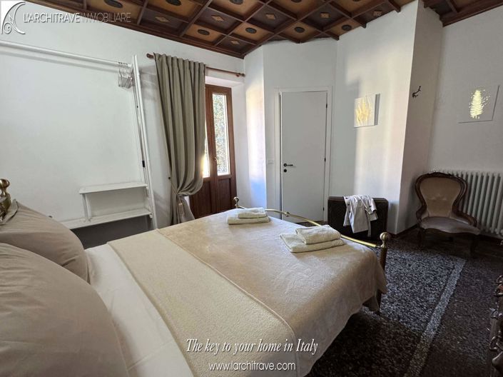 Image No.5-7 Bed Villa for sale