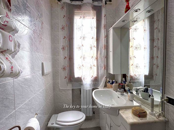 Image No.11-2 Bed House for sale