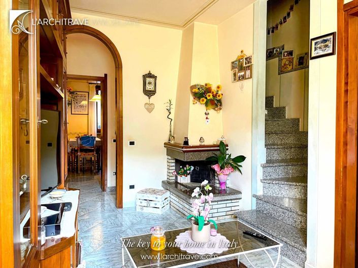 Image No.6-2 Bed House for sale