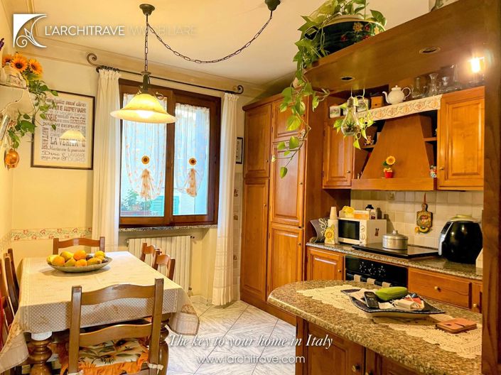 Image No.9-2 Bed House for sale