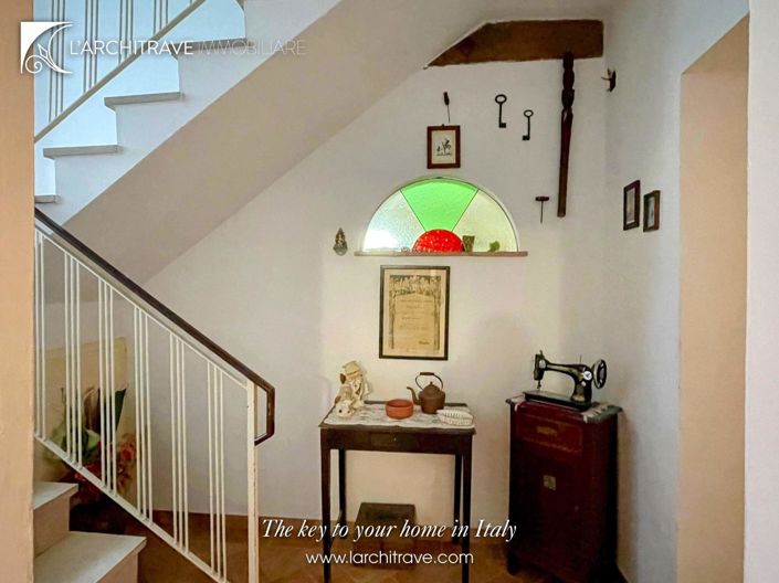 Image No.12-5 Bed House for sale