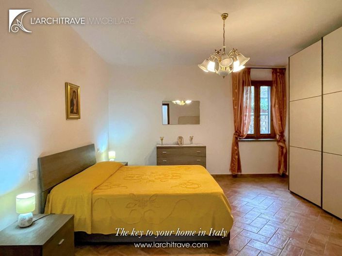 Image No.22-5 Bed House for sale