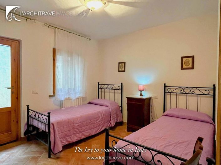 Image No.8-5 Bed House for sale