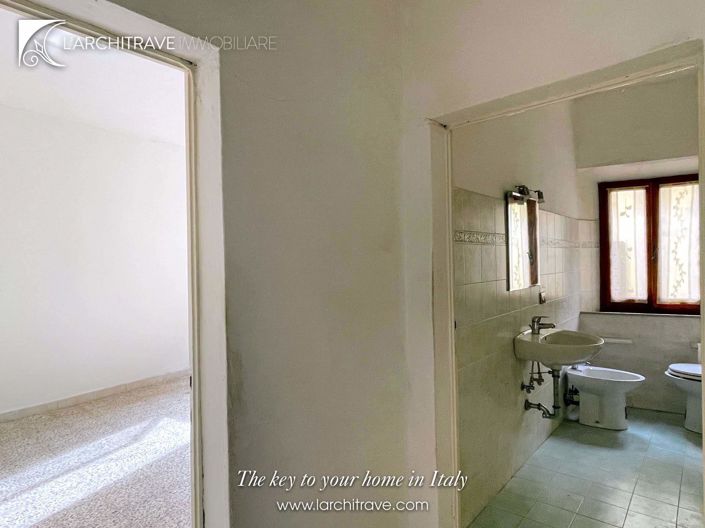 Image No.11-2 Bed House for sale