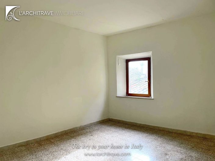 Image No.12-2 Bed House for sale