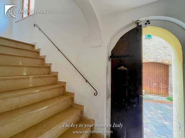 Image No.18-2 Bed House for sale