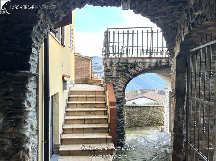 Image No.1-2 Bed House for sale