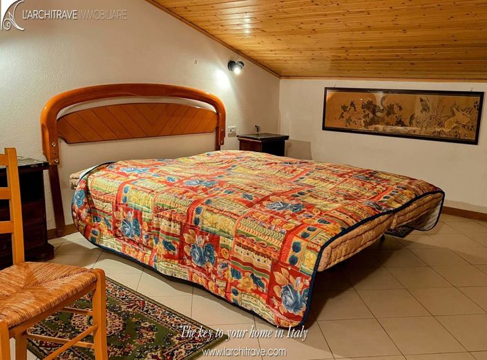 Image No.12-4 Bed House for sale