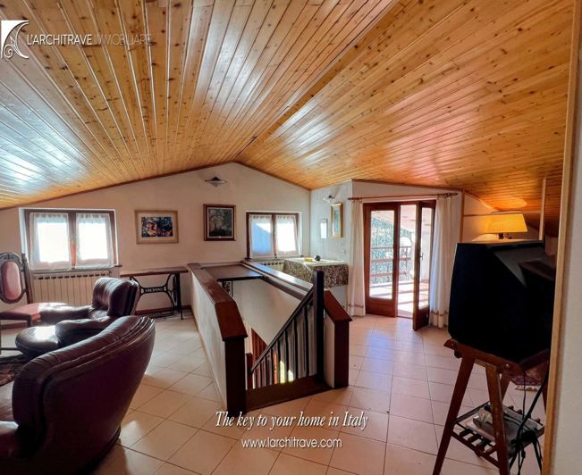 Image No.14-4 Bed House for sale